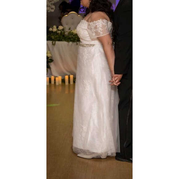 Wedding dress - Picture 2 of 3